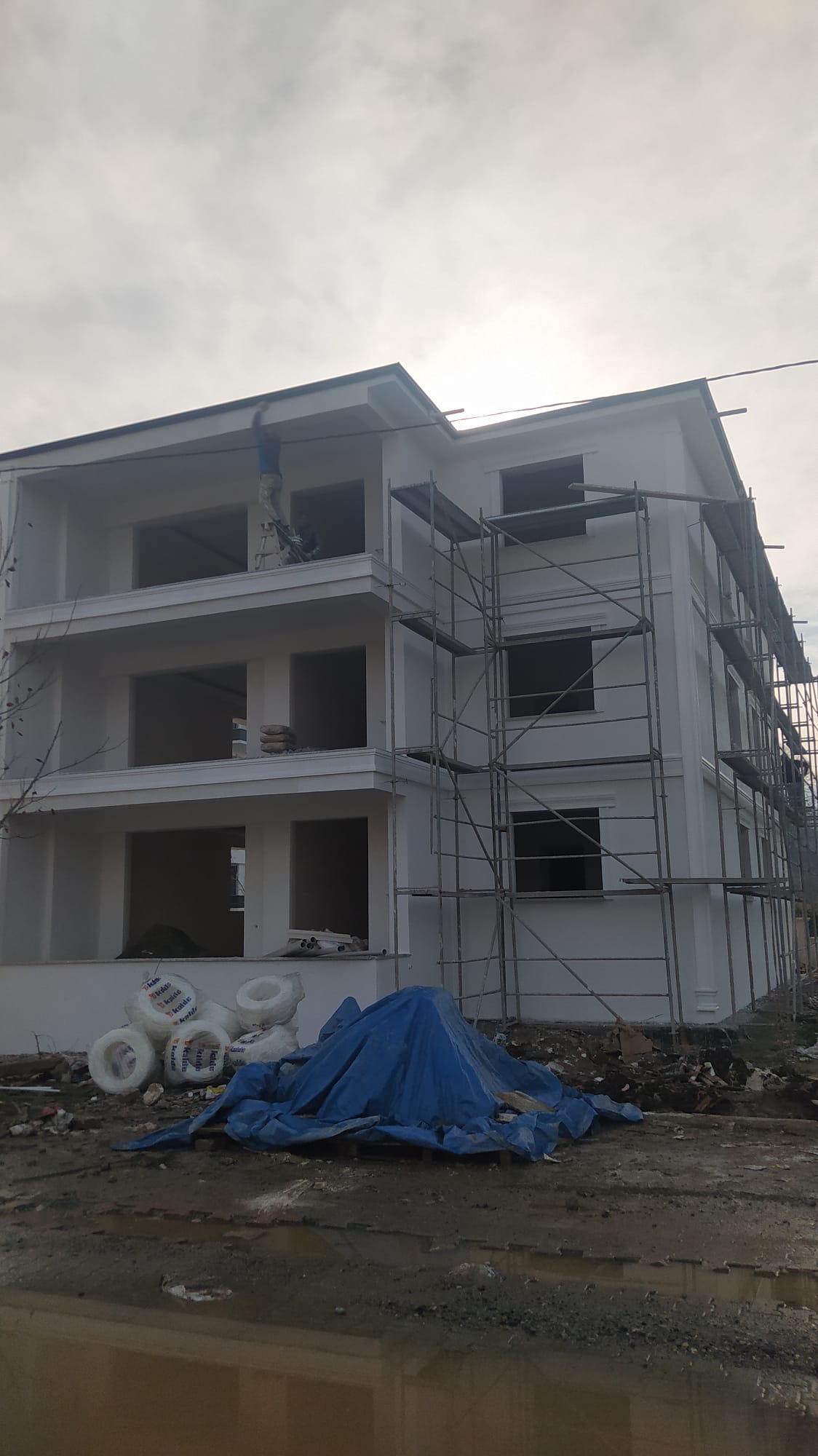 KULLAR KAPALI PAZAR YERİ'NİN YANINDA SIFIR 2+1 SATILIK DAİRE