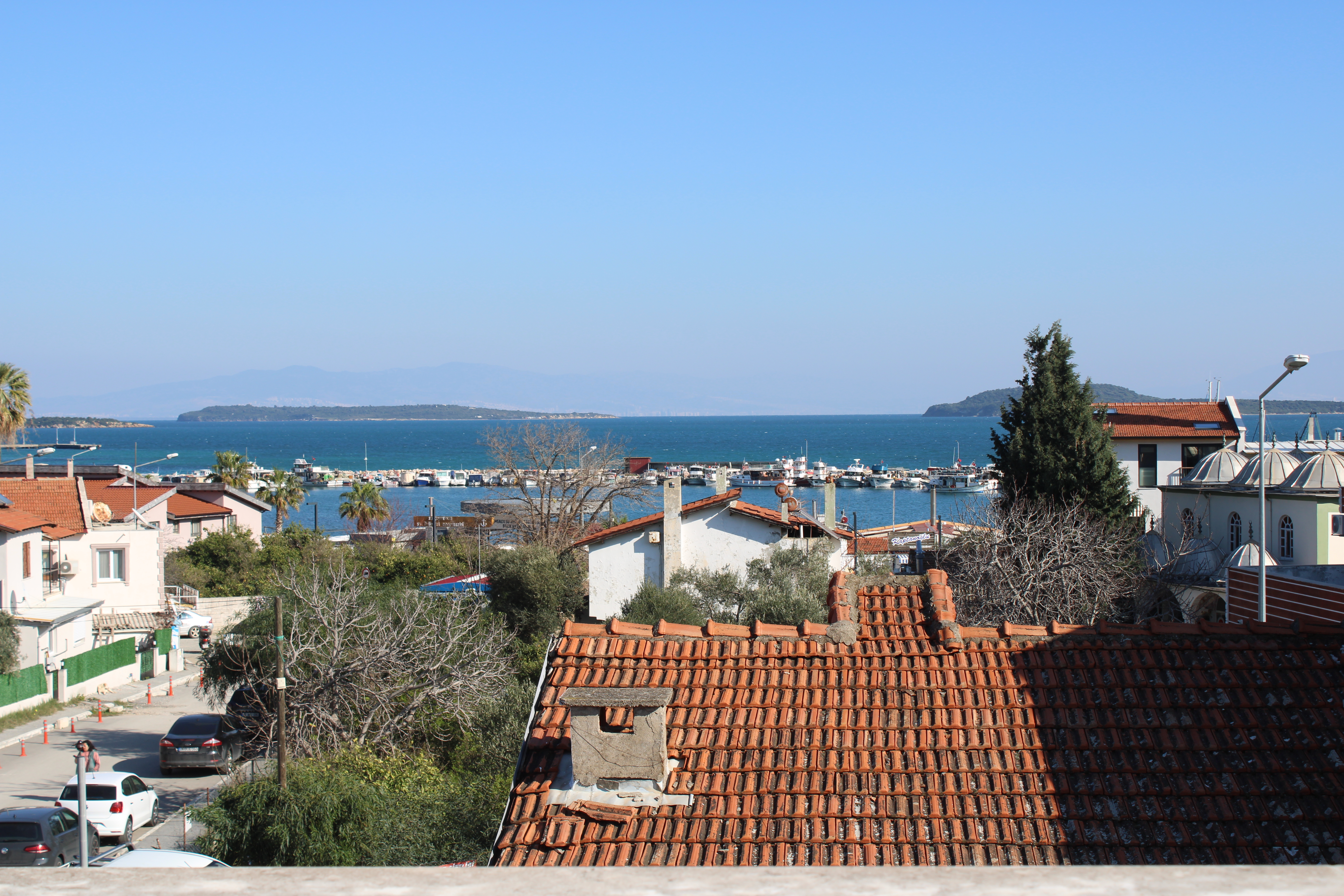 ÇEŞMEALTI'NDA YENİ BİNA DA, DENİZ MANZARALI, MÜSTAKİL VİLLA